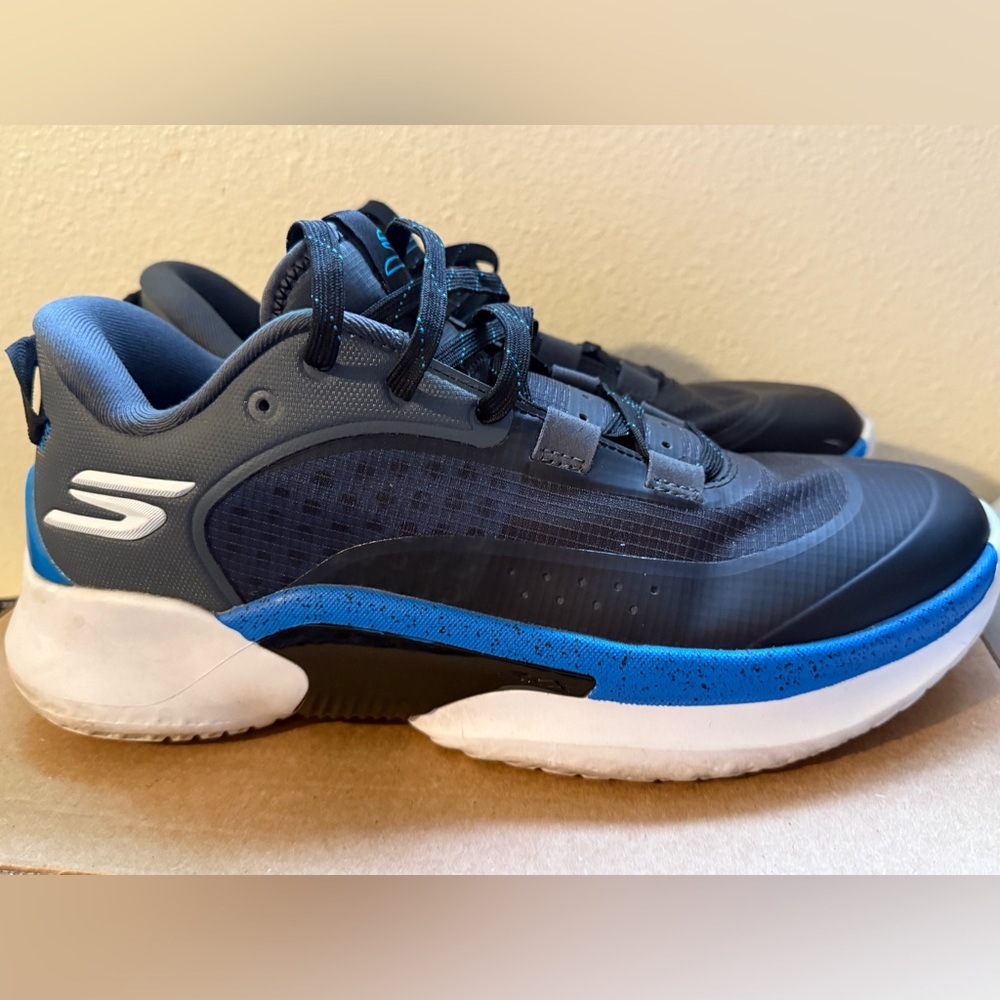 Skechers size 11 Men's Gray and Blue Athletic Shoes